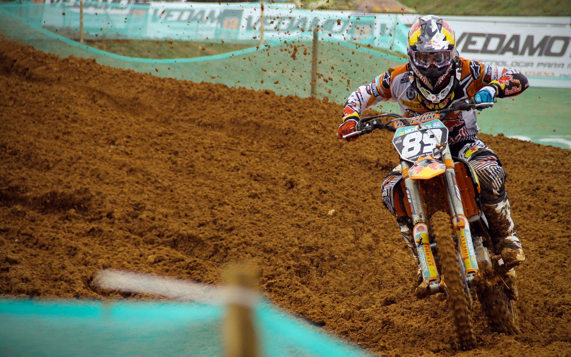 “德甲天王战不断，领跑队伍状态火热”，德甲所有队伍